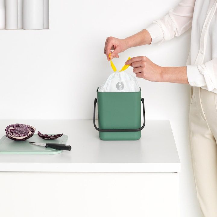 Pequeno balde do lixo da Brabantia, perfeito para resíduos de cozinha