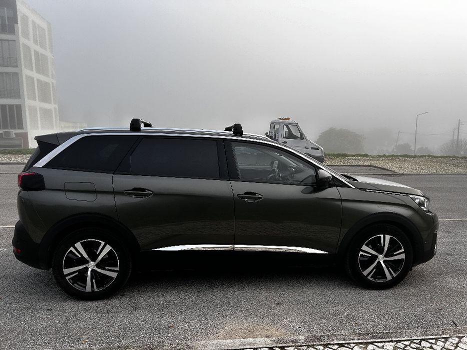 Peugeot 5008 impecável