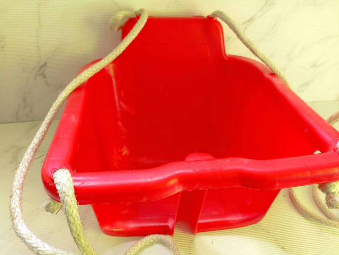 Huśtawka kubełkowa plastikowa dla dziecka – stan bardzo dobry