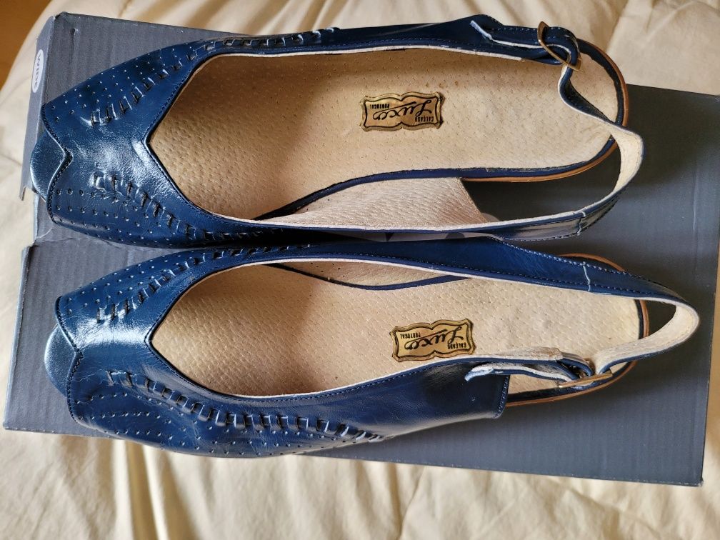 Sapato azul de senhora novo
