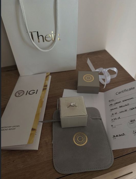 Pierścionek z diamentem 3.33 CT VS1 F, IGI + Theia, złoto 750 (18k)