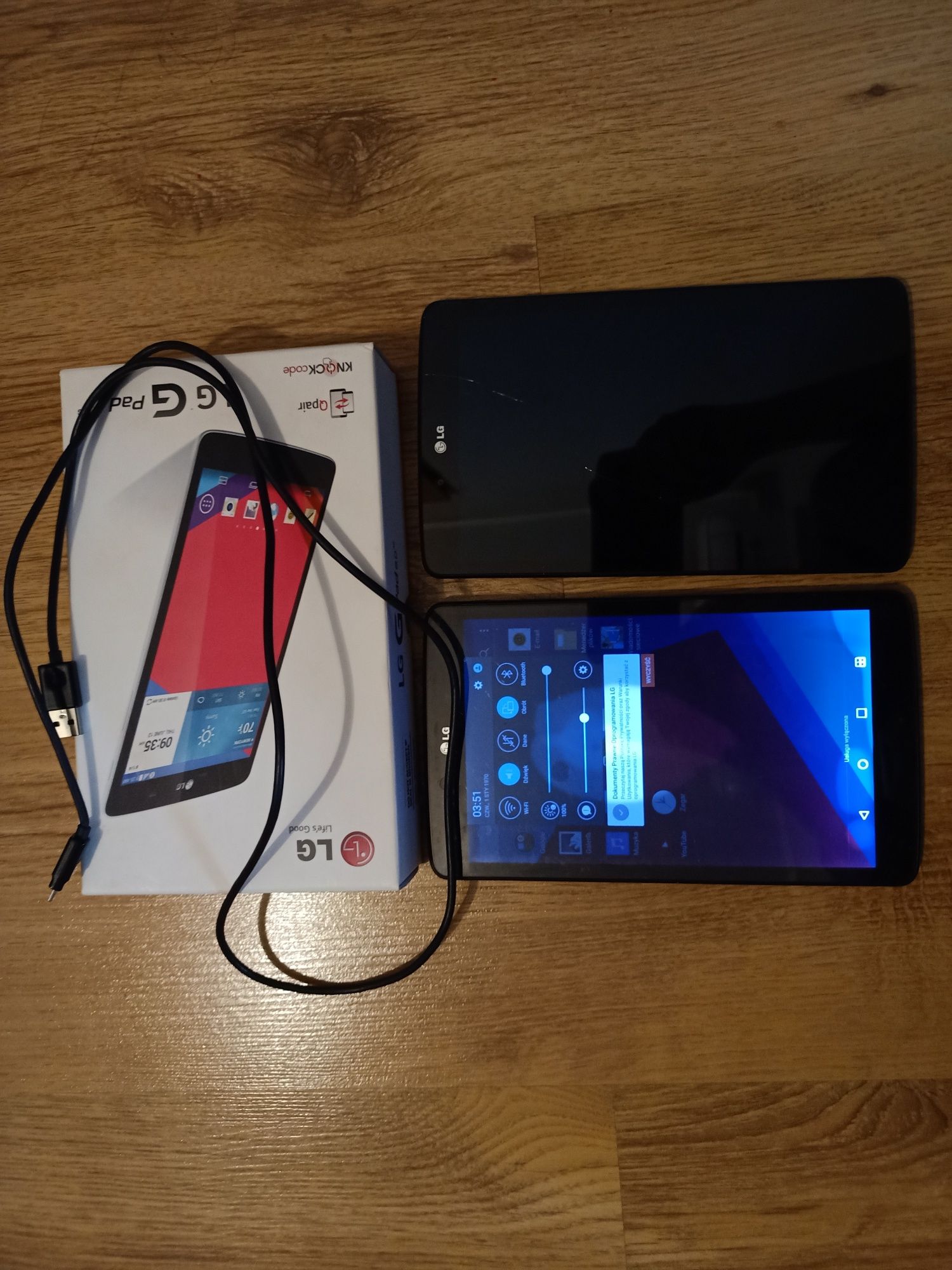 Tablet LG G Pad V490 + zestaw 2 szt.