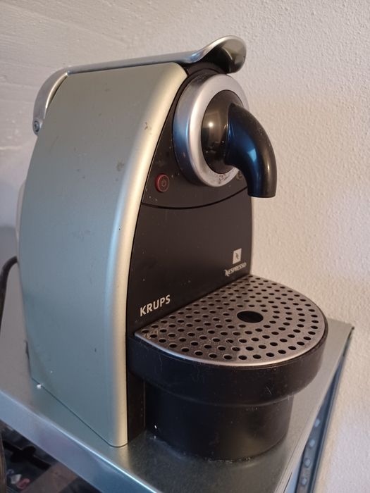 Maquina cafe nespresso avariada