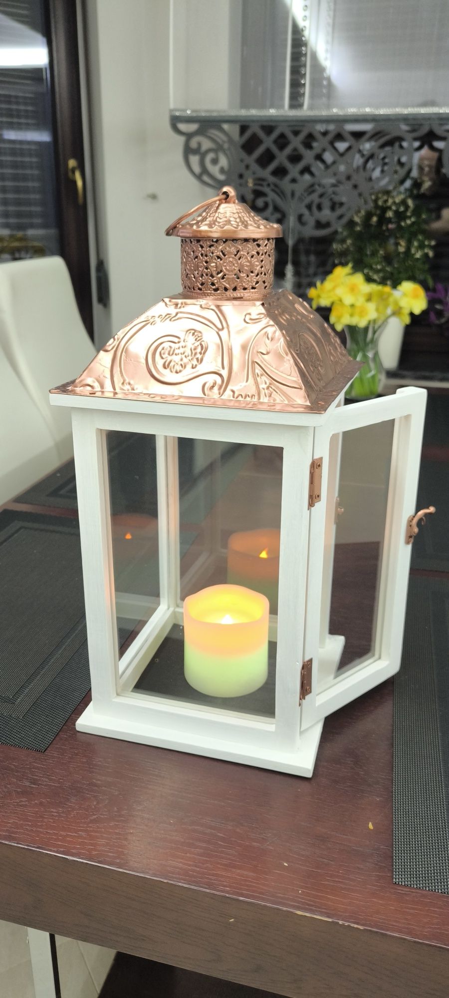 Przepiękny lampion w kolorach biało złotym wys 48 cm  ze świecą led