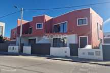 Moradia T4+1 Fernão Ferro