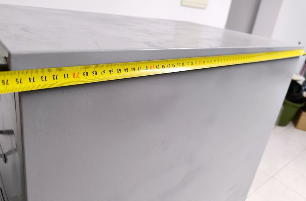 Armário de gavetas antigo, em chapa.