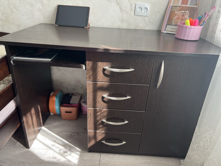 Стіл письмовий (компютерний)