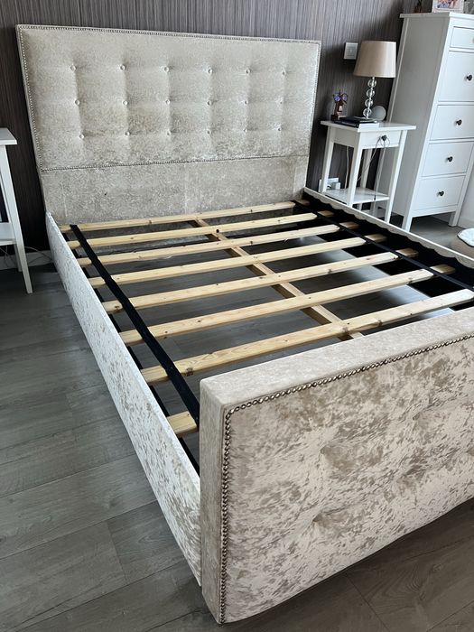 Cama 160x200cm - Bege - Veludo