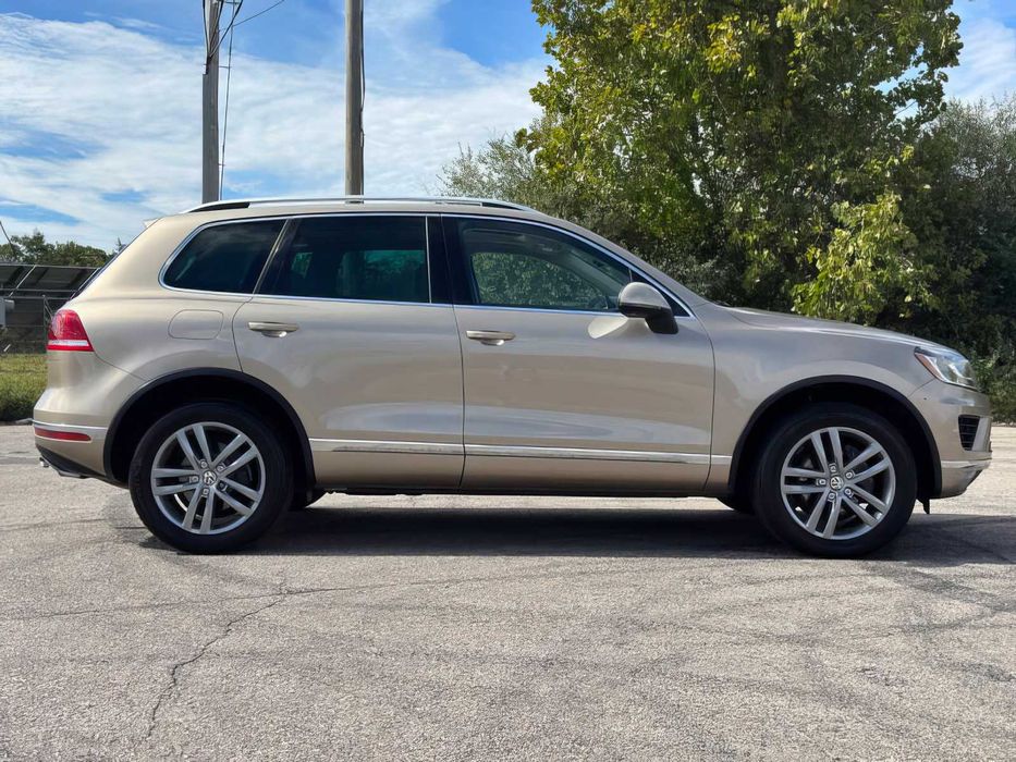 Volkswagen Touareg      2016