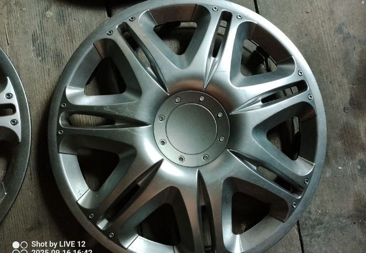 Kołpaki r 15 .                .