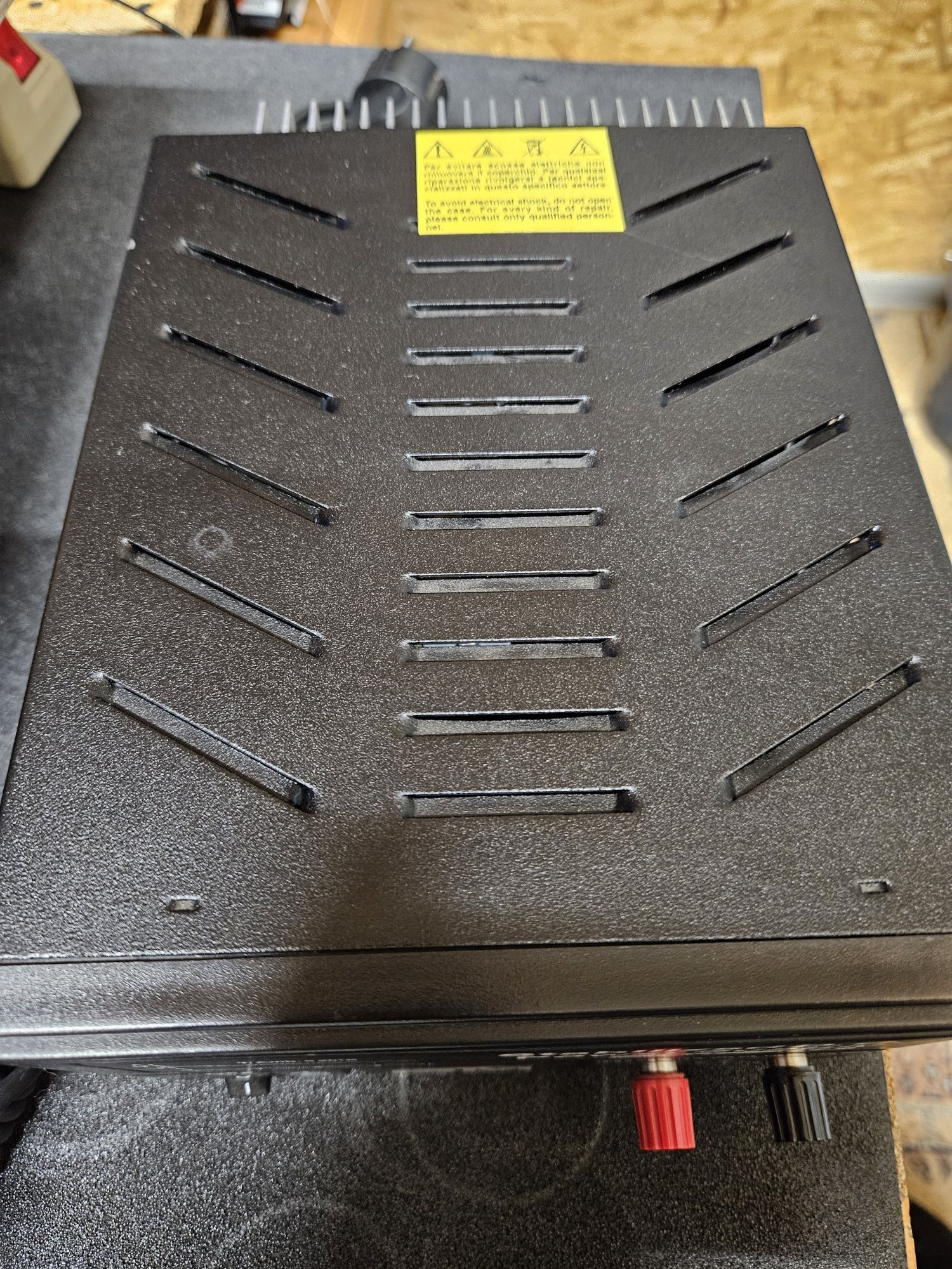 Zasilacz stabilizowany RM 13.8V