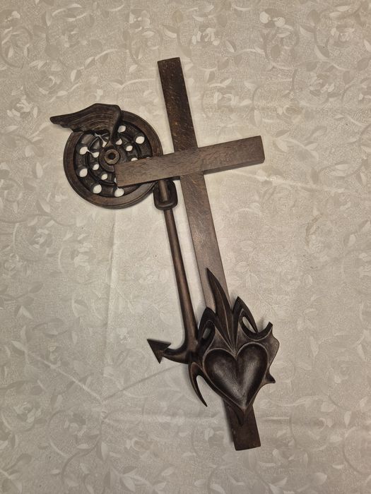 Дерев'яний декоративний хрест (ручна робота)