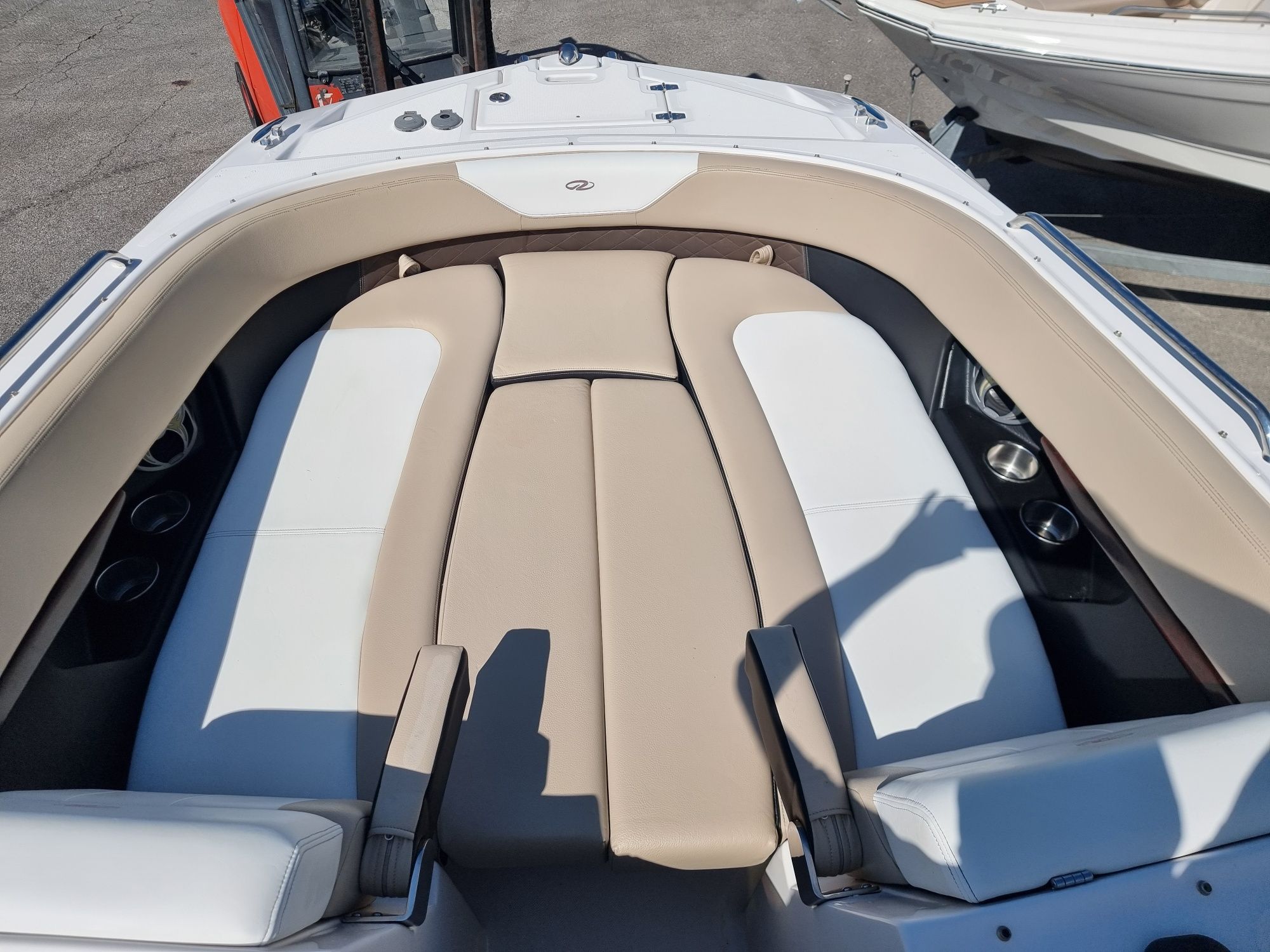 Regal 27 fasdeck
