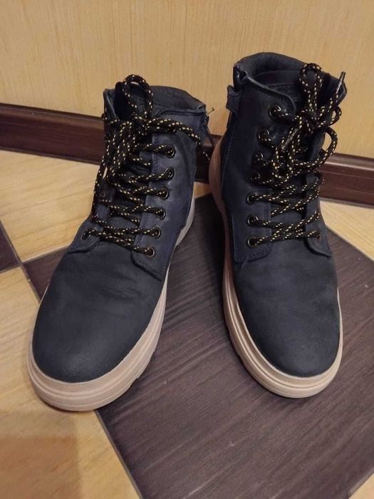 Взуття  ботинки 38 розміру Geox