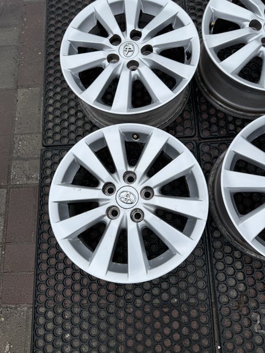 Диски оригінальні toyota Camry 40 55 70 avensis Corolla rav4 5 114 r16
