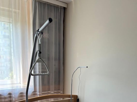Łóżko rehabilitacyjne bukowe z materacem