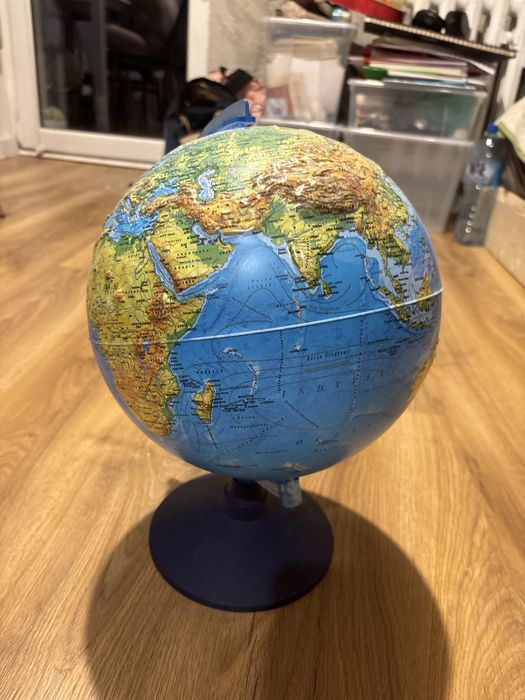 Duzy globus z wyzynami