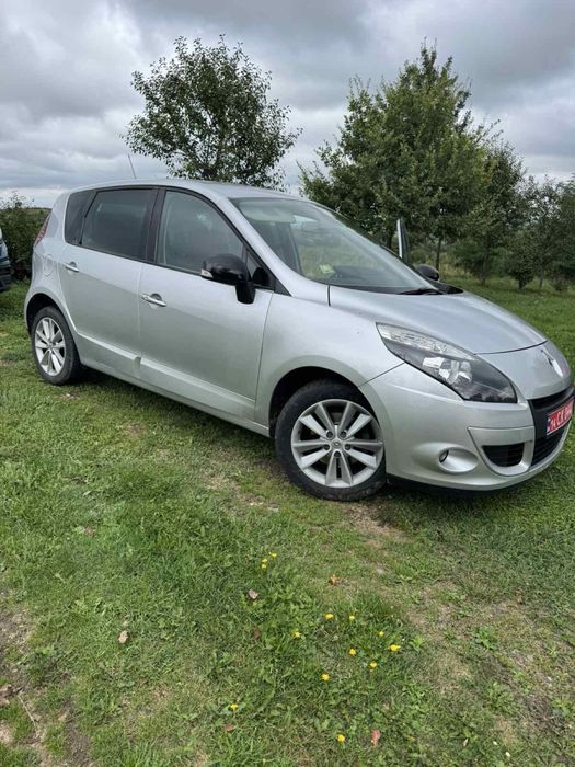 Renault Scenik  автомобіль