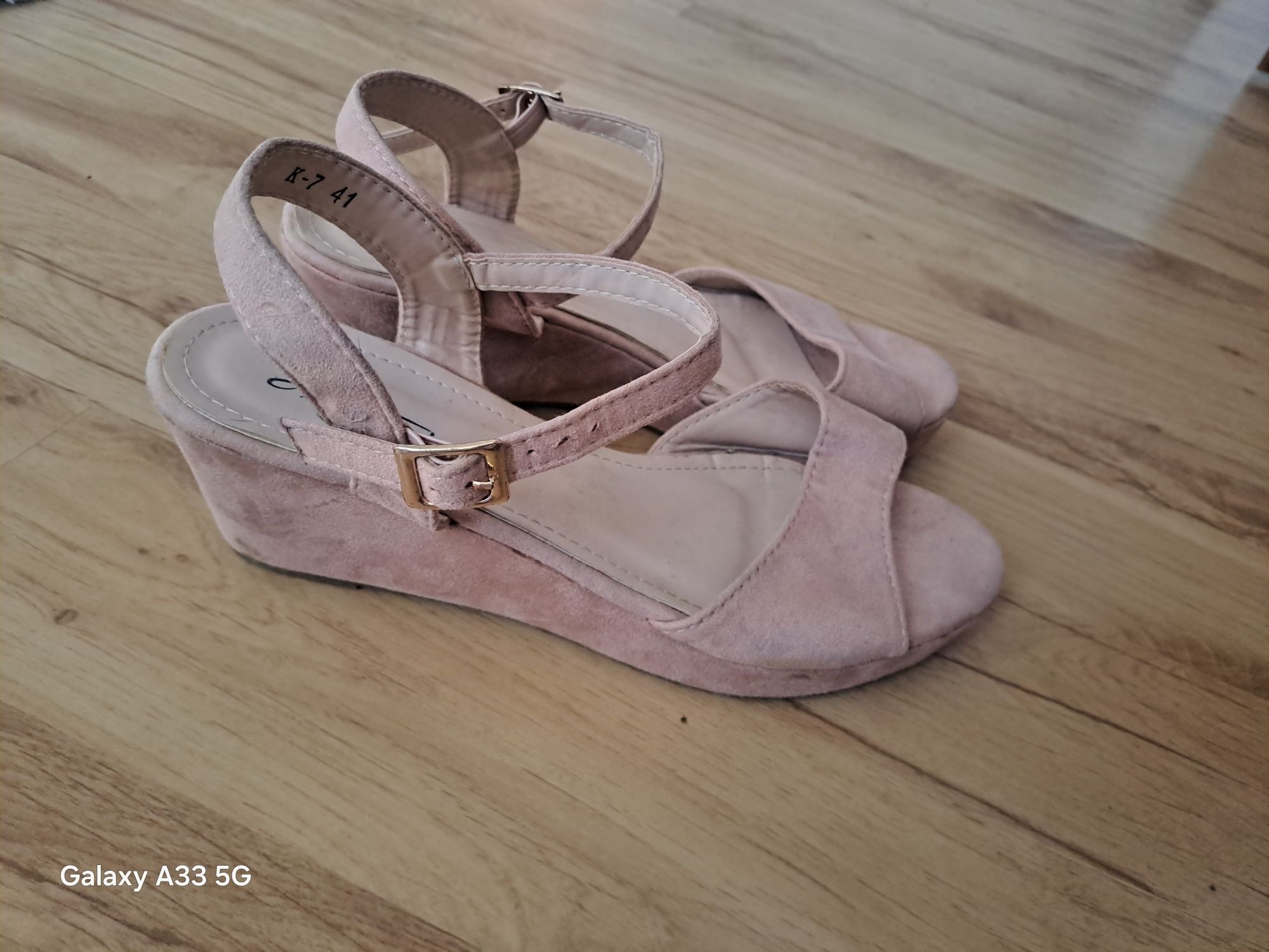 Buty na słupku  pudrowy róz