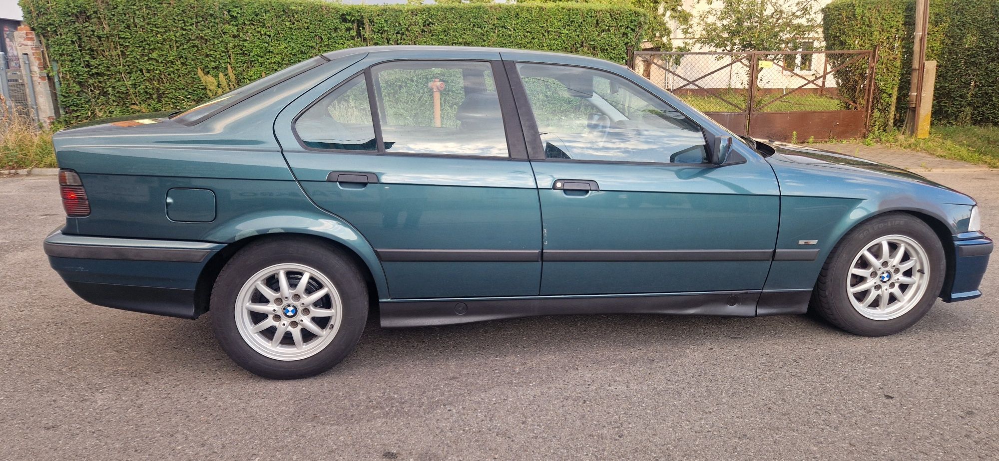 Sedan e36 mpakiet klima szpera InPro H&R jeden właściciel Niemcy