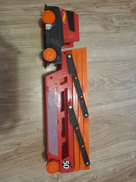 Вантажівка Hot Wheels, автотранспортер, подарунок на Новий рік