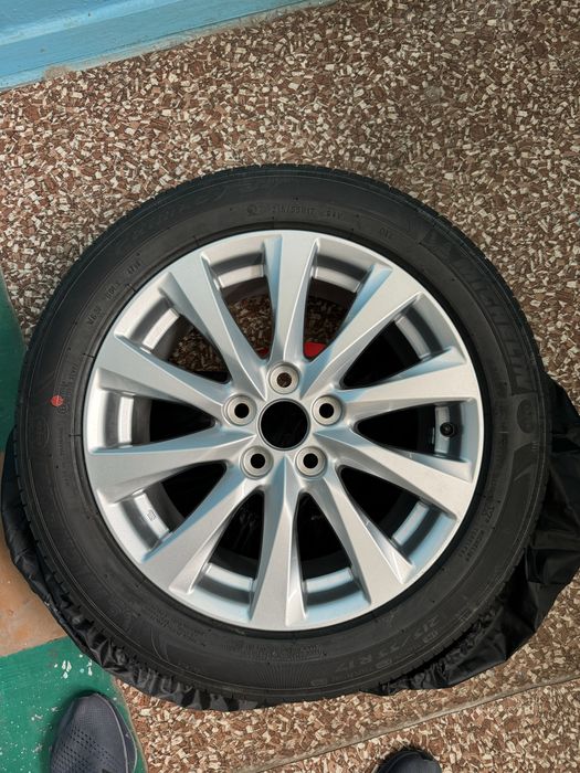 Продам оригинальный диск на камри 70 размер r17 с резиной Michelin