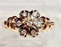 Золотое кольцо с бриллиантами. 4,42 грм