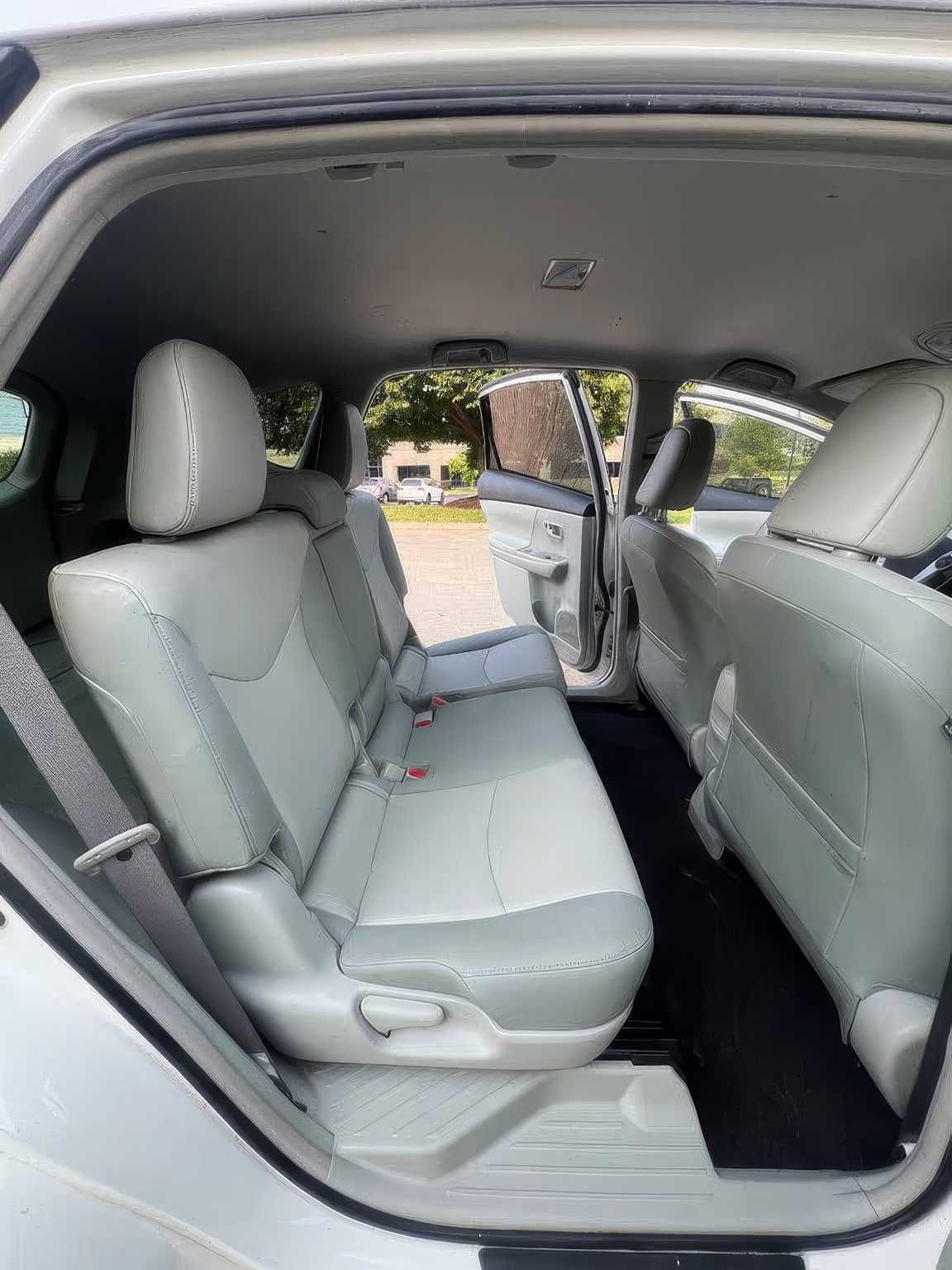 2013 Toyota Prius v Five
