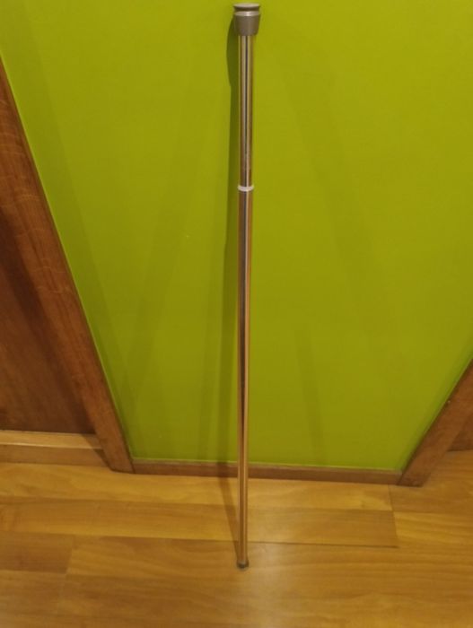 Varão em metal para cortinados