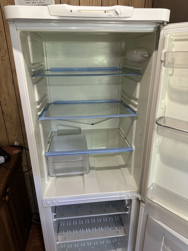 Продам холодильник Indesit