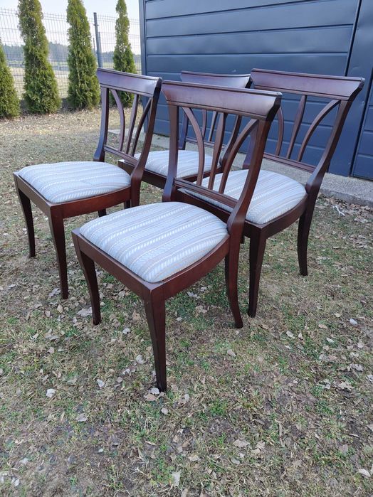 Komplet krzeseł drewnianych
