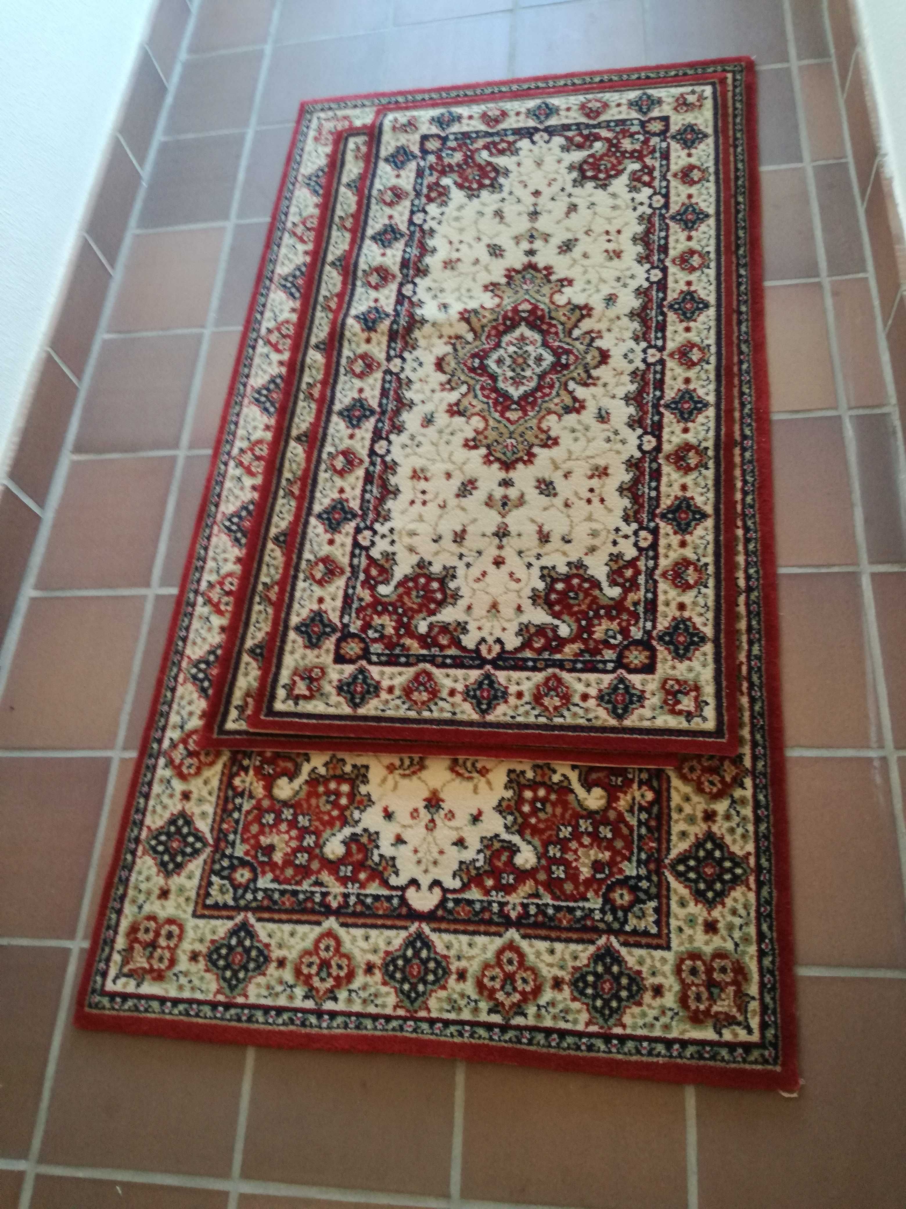 Lindíssimos tapetes de pura lã, da famosa marca Lano Bergama.