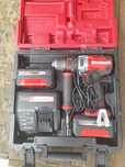 Aparafusadora EINHELL BRUSHLESS,  com caxa duas baterias e carregador