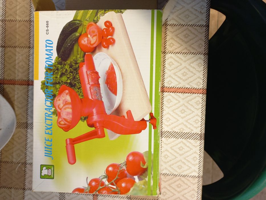 Нова соковижималка для томатів ручна