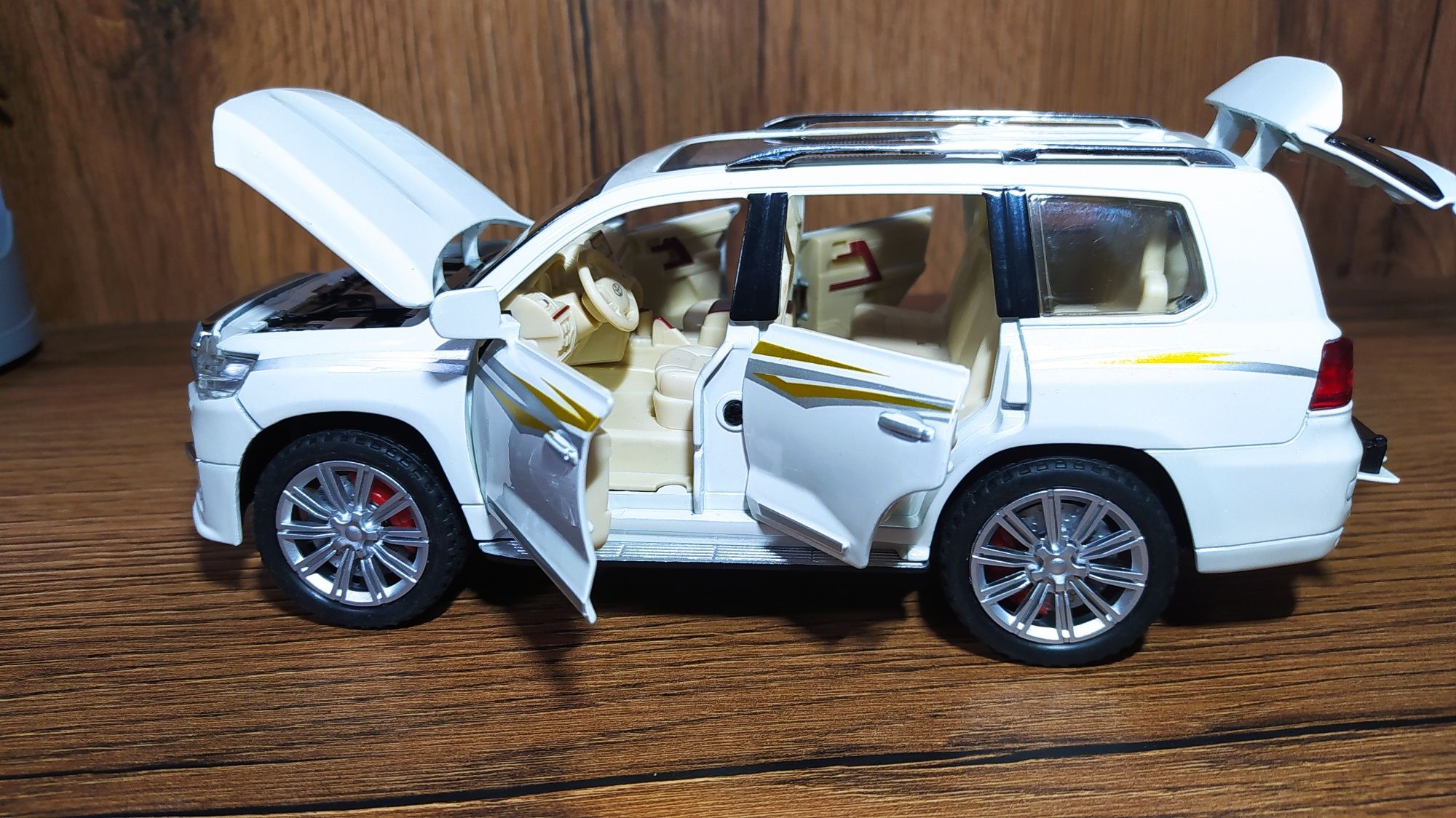 Toyota Land Cruiser Тойота  масштаб 1:24 машина автомобиль