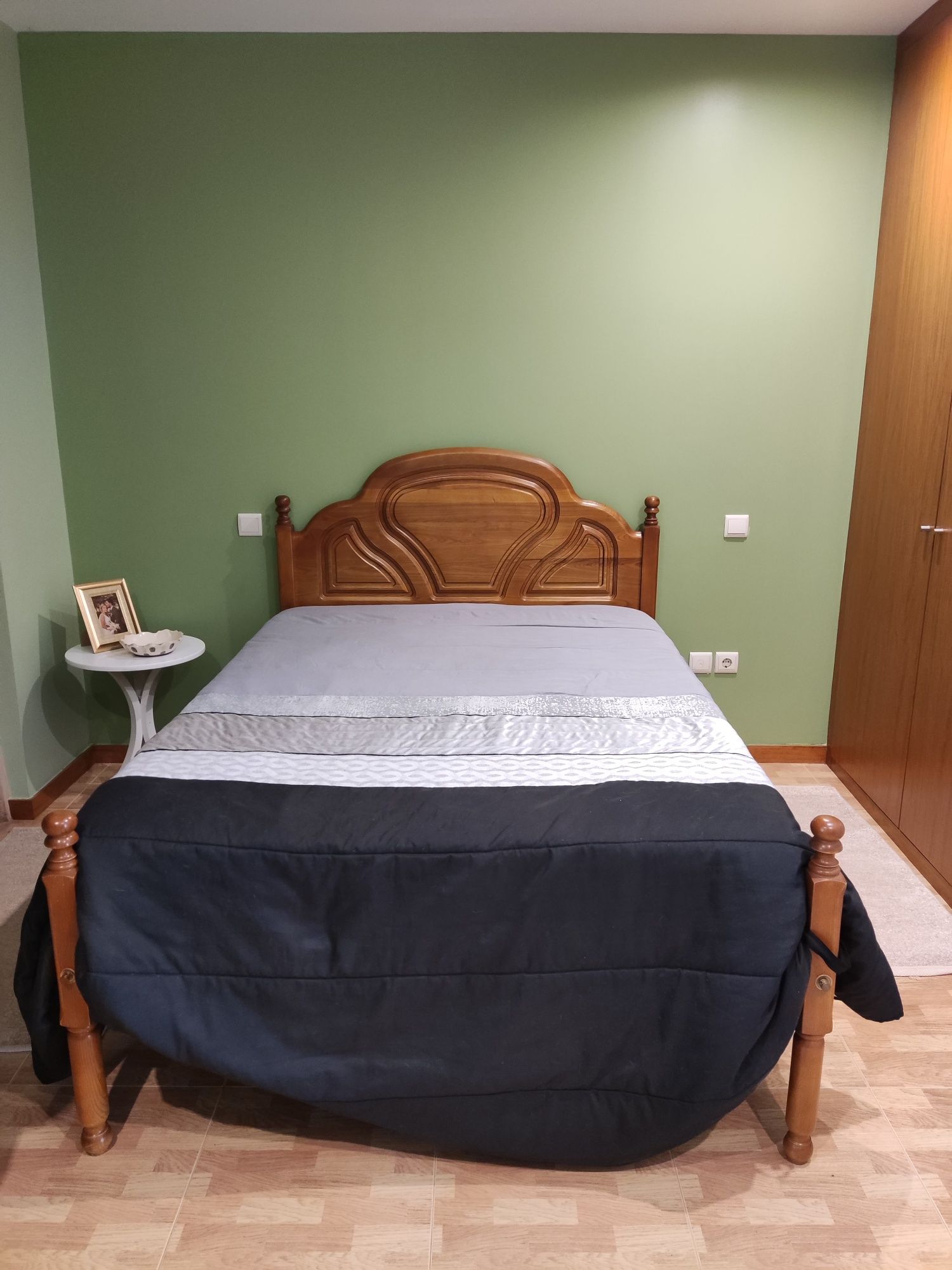 Cama casal com colchão