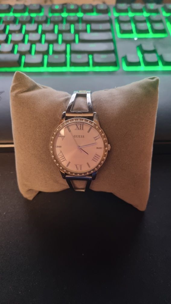 Zegarek damski Guess bransoletka srebrny