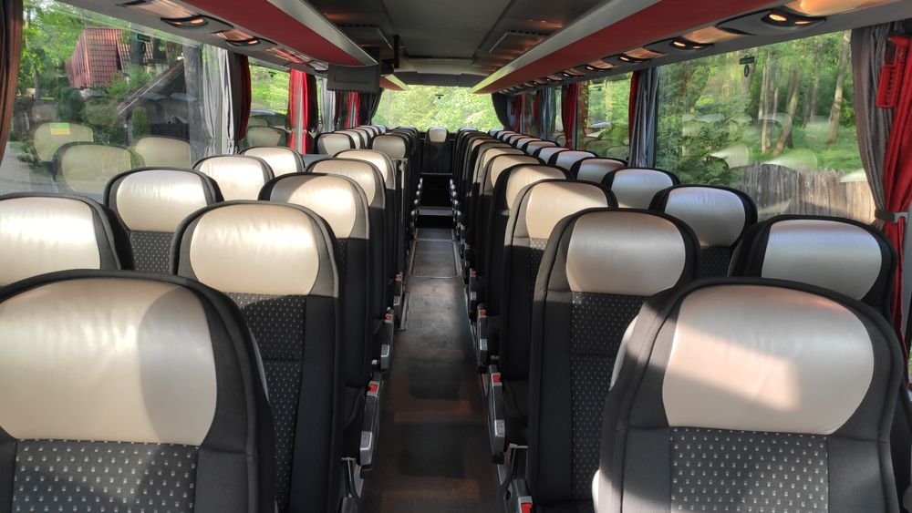 Автобус, пасажирські перевезення