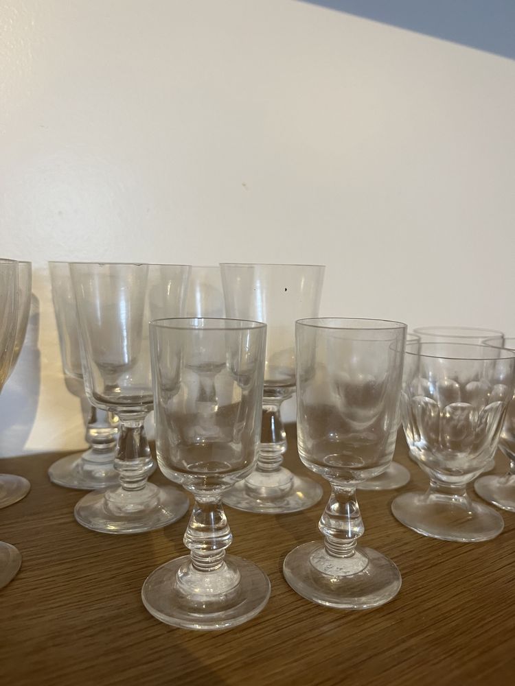Conjunto de copos variados pequenos