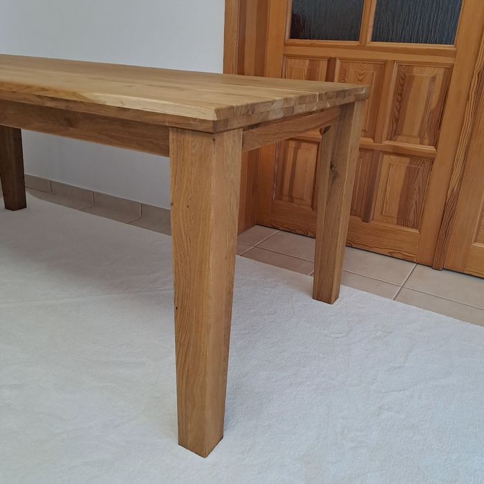 Nowy stół z litego drewna,surowy.