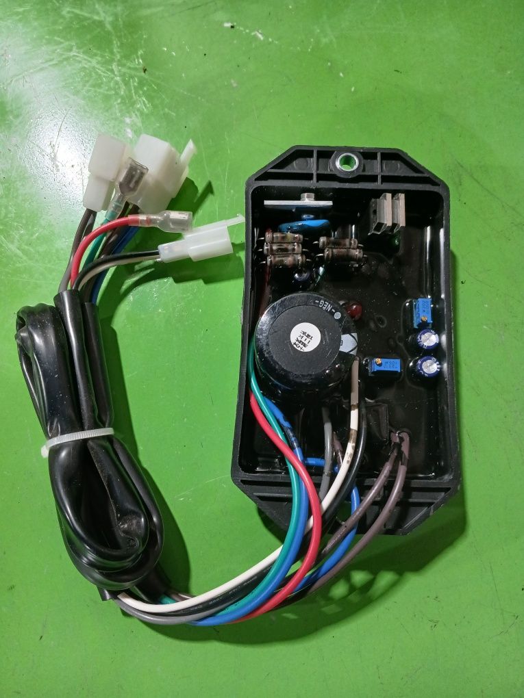 Regulator napiecia AVR