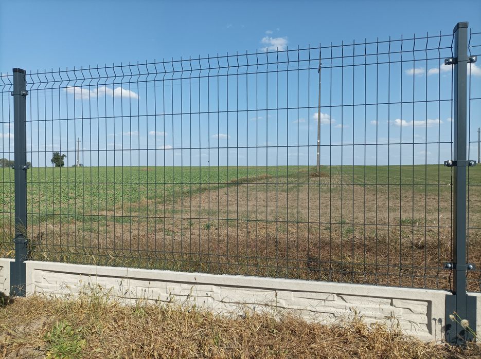 Panel siatki ogrodzeniowej+podmurówka