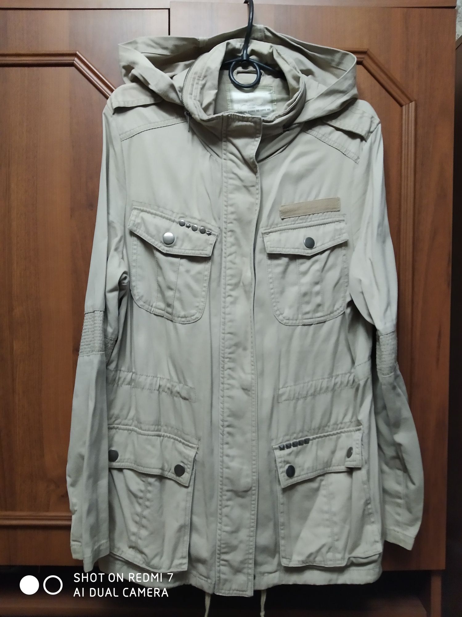 Куртка-ветровка 48-50 размер по 265 грн.