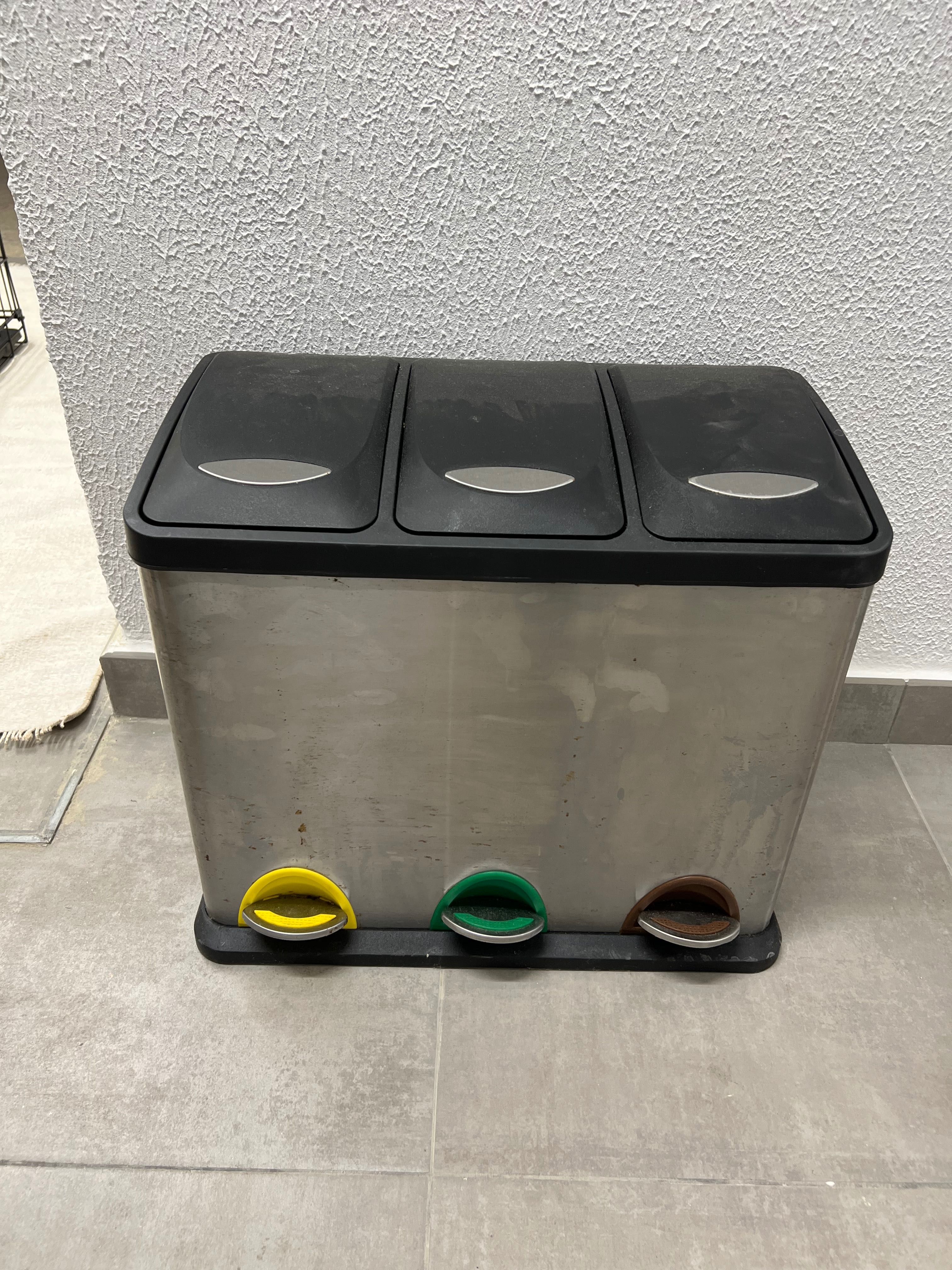 Caixote lixo (bin for recicling) new