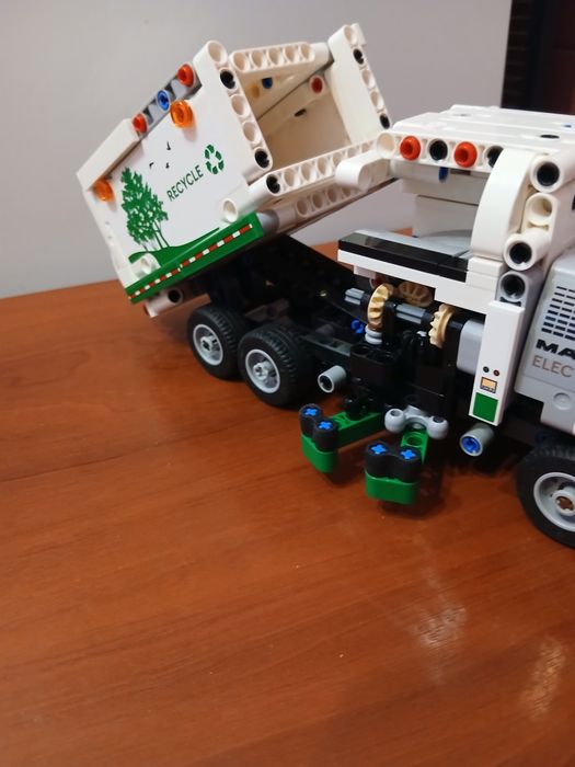 Продам lego technic лего мусора машина конструктор