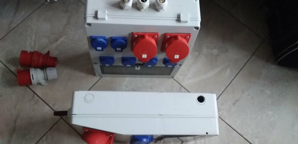 Електричний розвадіч на 3  фази,на 380  і 220 в.В -во Італія.