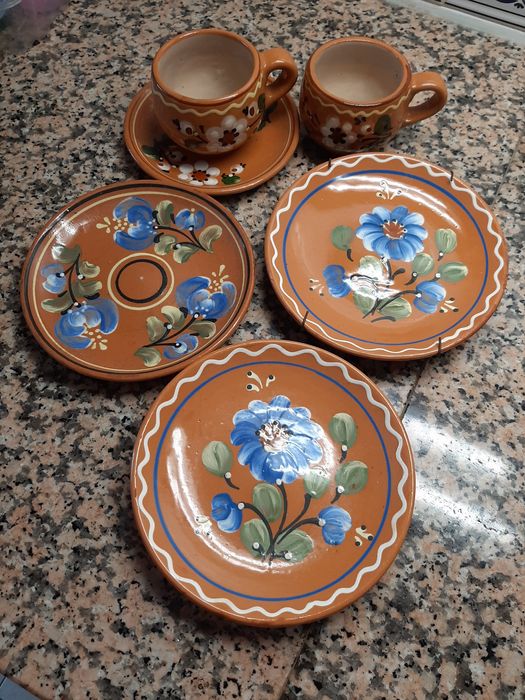 Cerâmica pratos e canecas