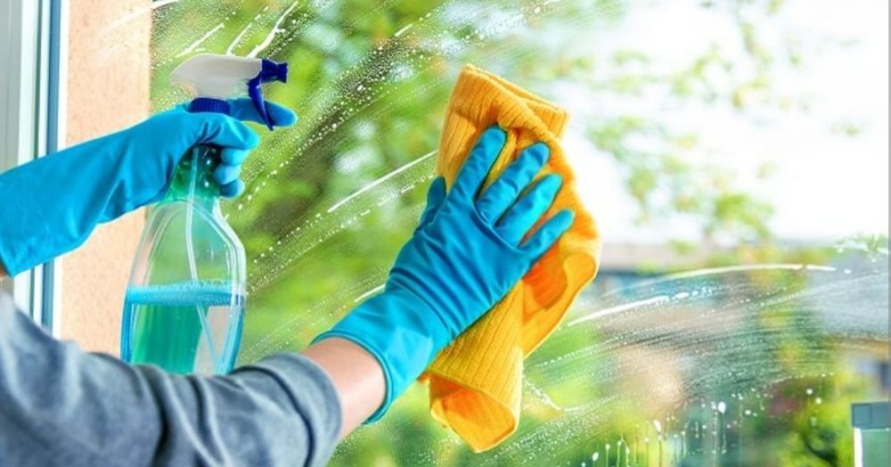 Sprzątanie, mycie okien