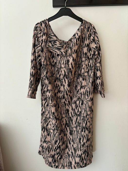 Vestido rosa e preto