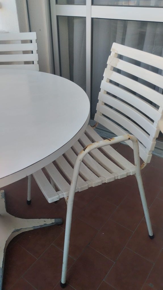 Mesa de jardim com 4 cadeiras